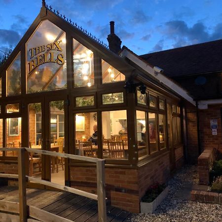 The Six Bells Beenham Exterior foto