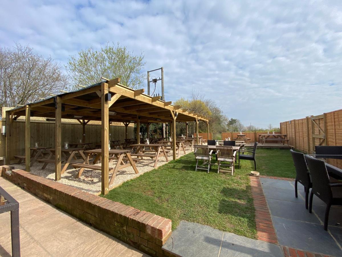The Six Bells Beenham Exterior foto