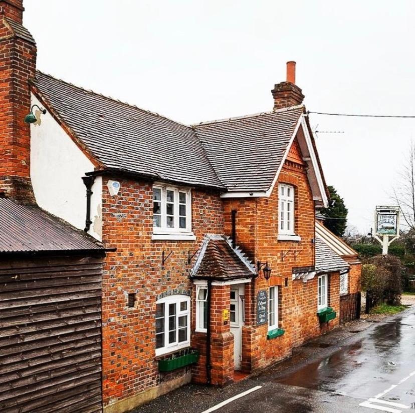 The Six Bells Beenham Exterior foto