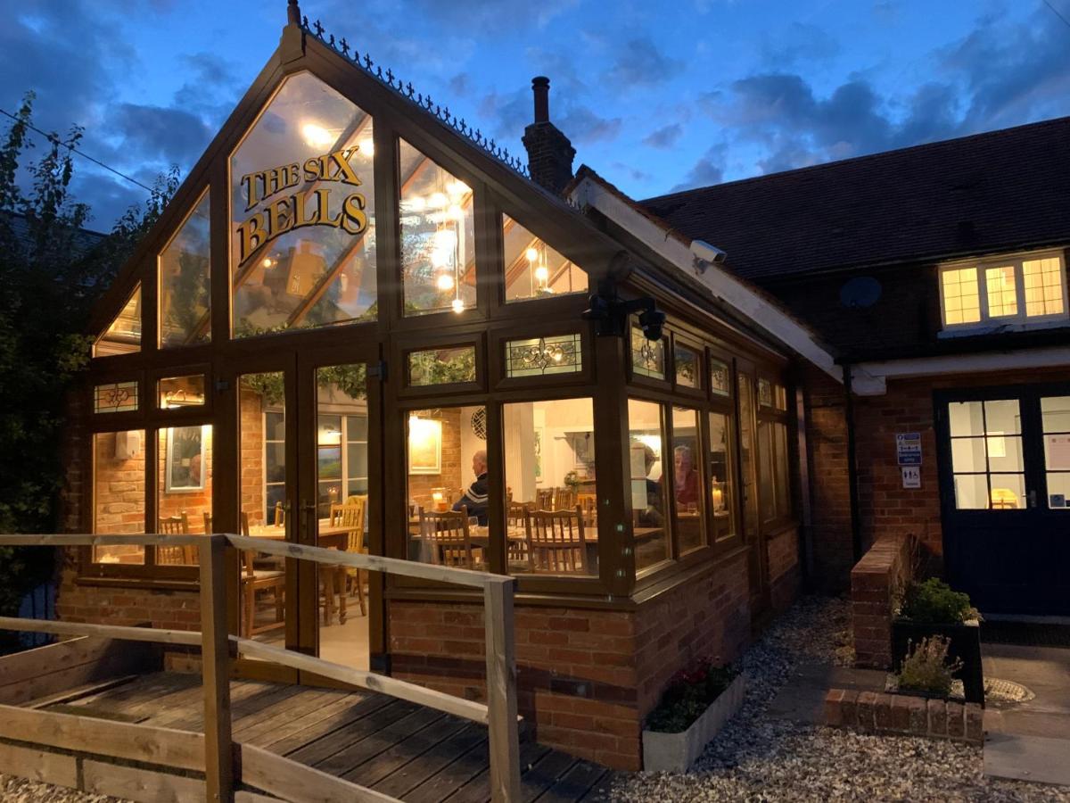 The Six Bells Beenham Exterior foto